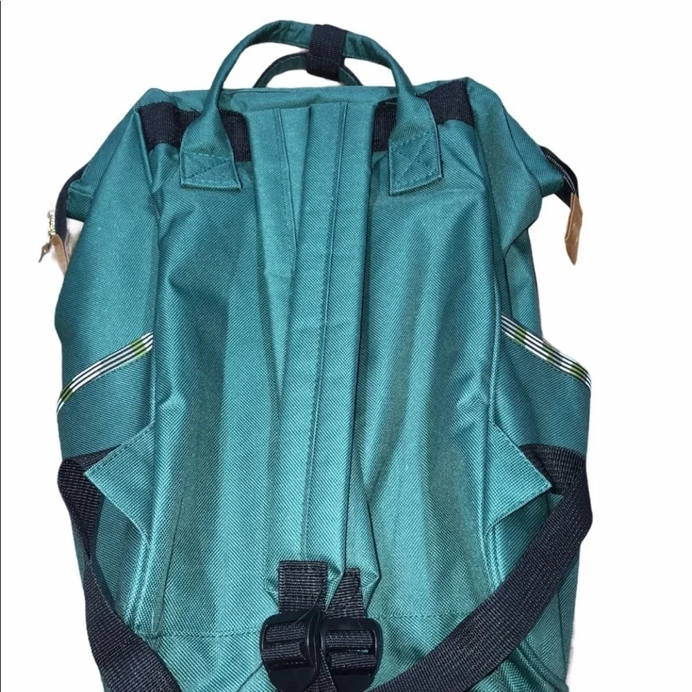 Living Traveling Share Green camo Diaper Backpack